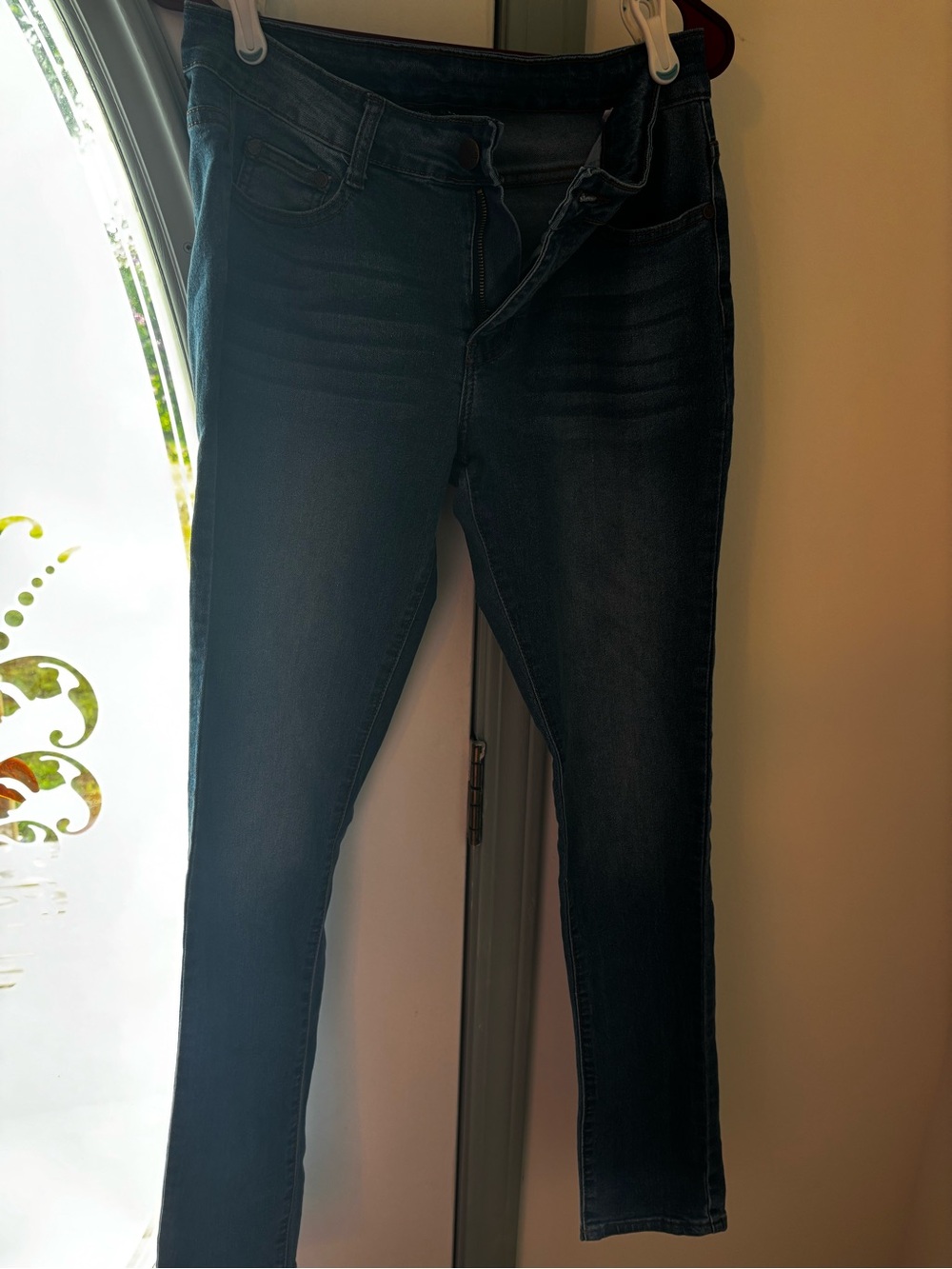Women’s Skinny Jeans in Dark Wash - Comfortable Stretch Denim